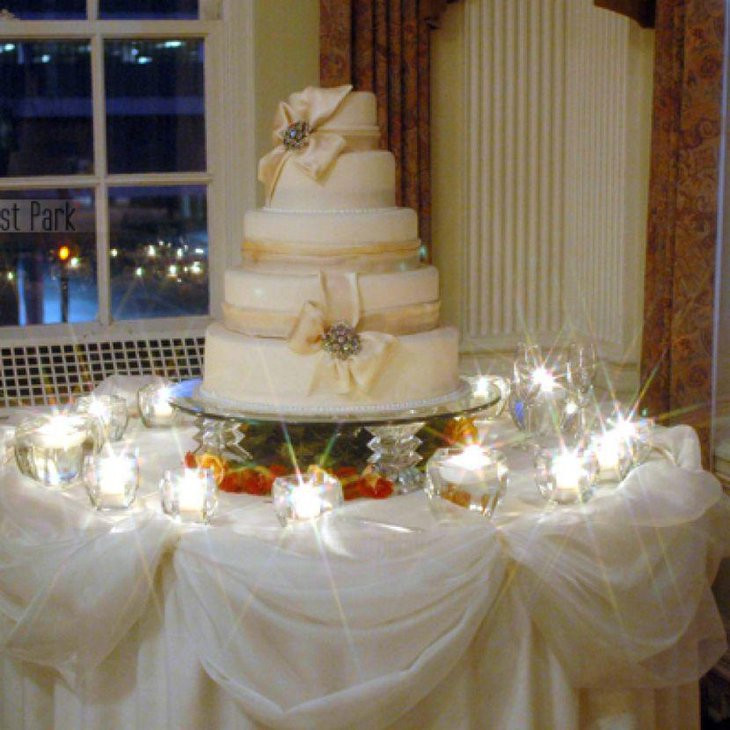 Decorating A Wedding Cake
 37 Creative Wedding Cake Table Decorations