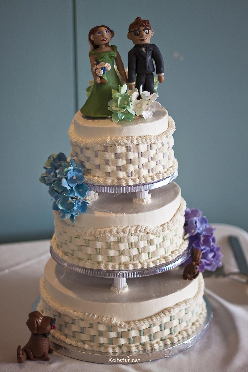 Decorating A Wedding Cake
 Wedding Cakes Decorating Ideas XciteFun
