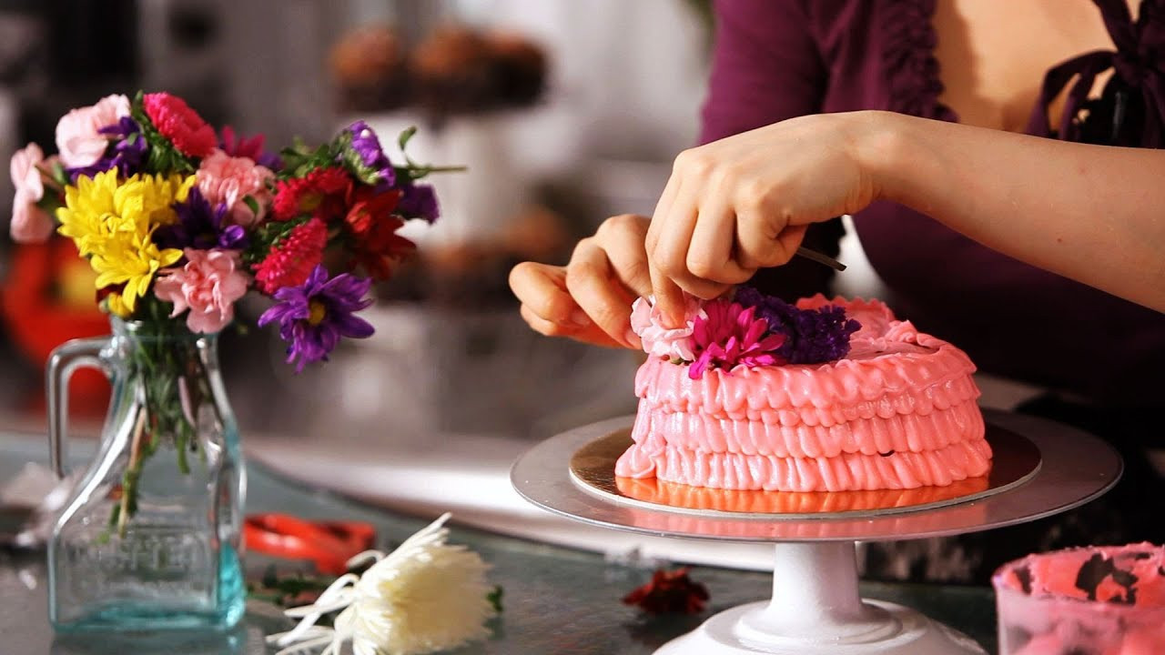 Decorating Birthday Cakes
 How to Decorate Cake with Fresh Flowers