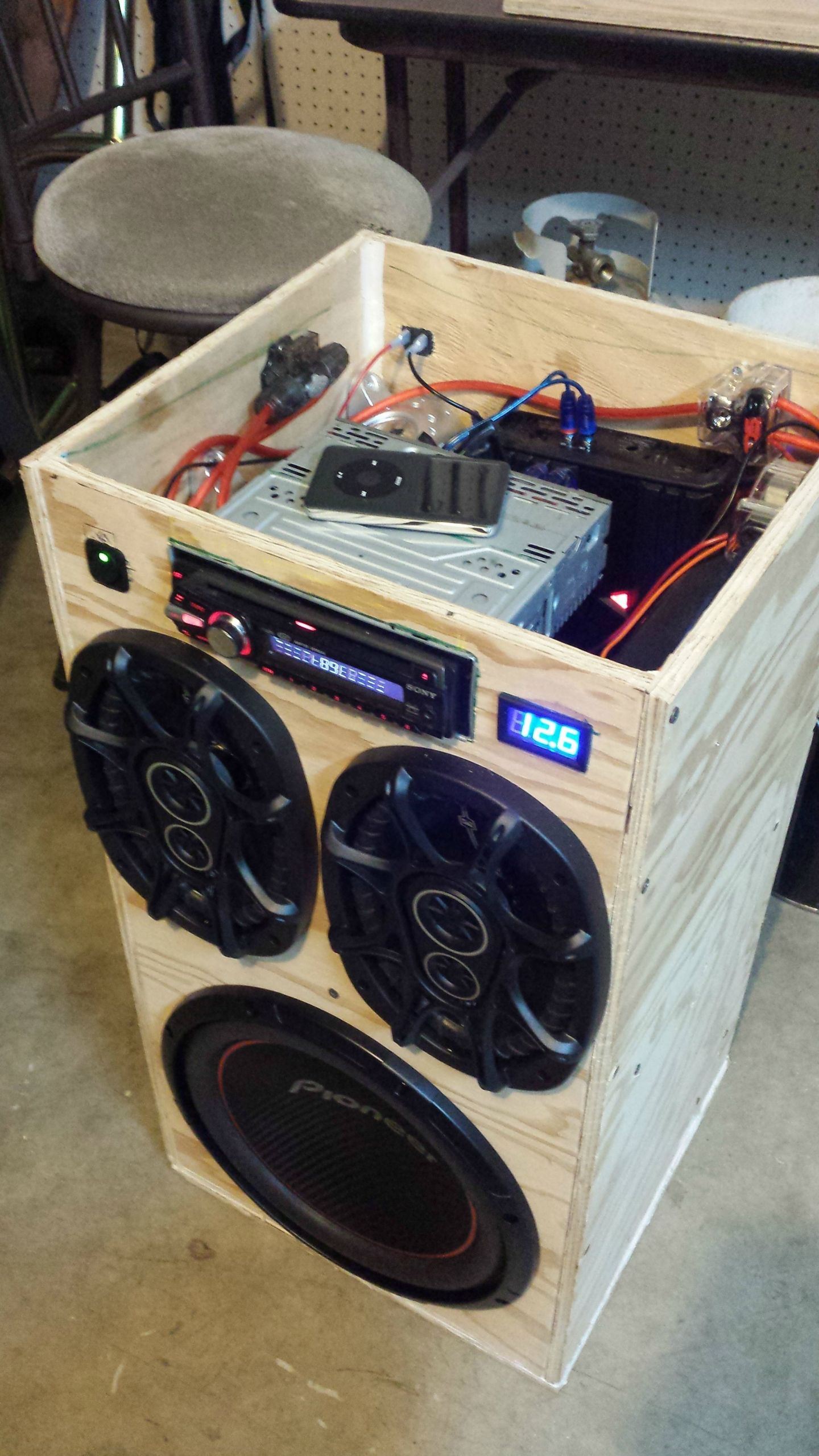 DIY Boombox Plans
 DIY Portable Stereo