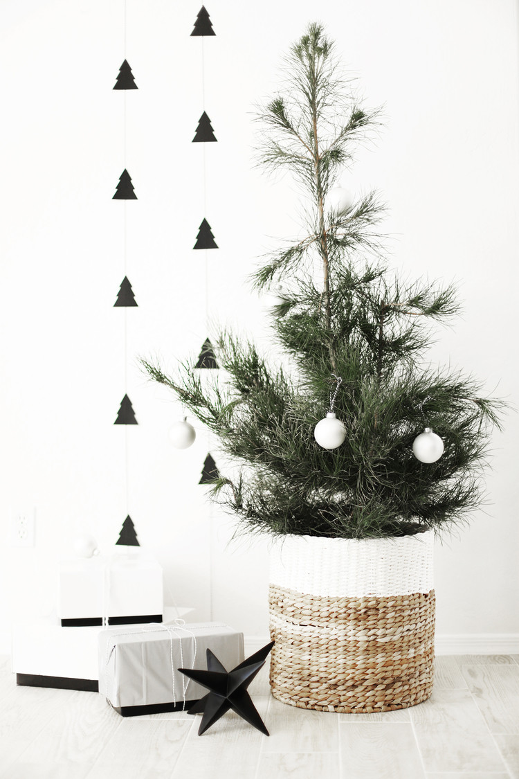 DIY Charlie Brown Christmas Tree
 DIY Christmas tree garland A Charlie Brown tree — Kristi