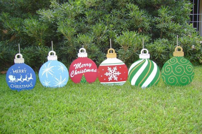DIY Christmas Lawn Decorations
 DIY Christmas lawn decorated with plywood ornaments
