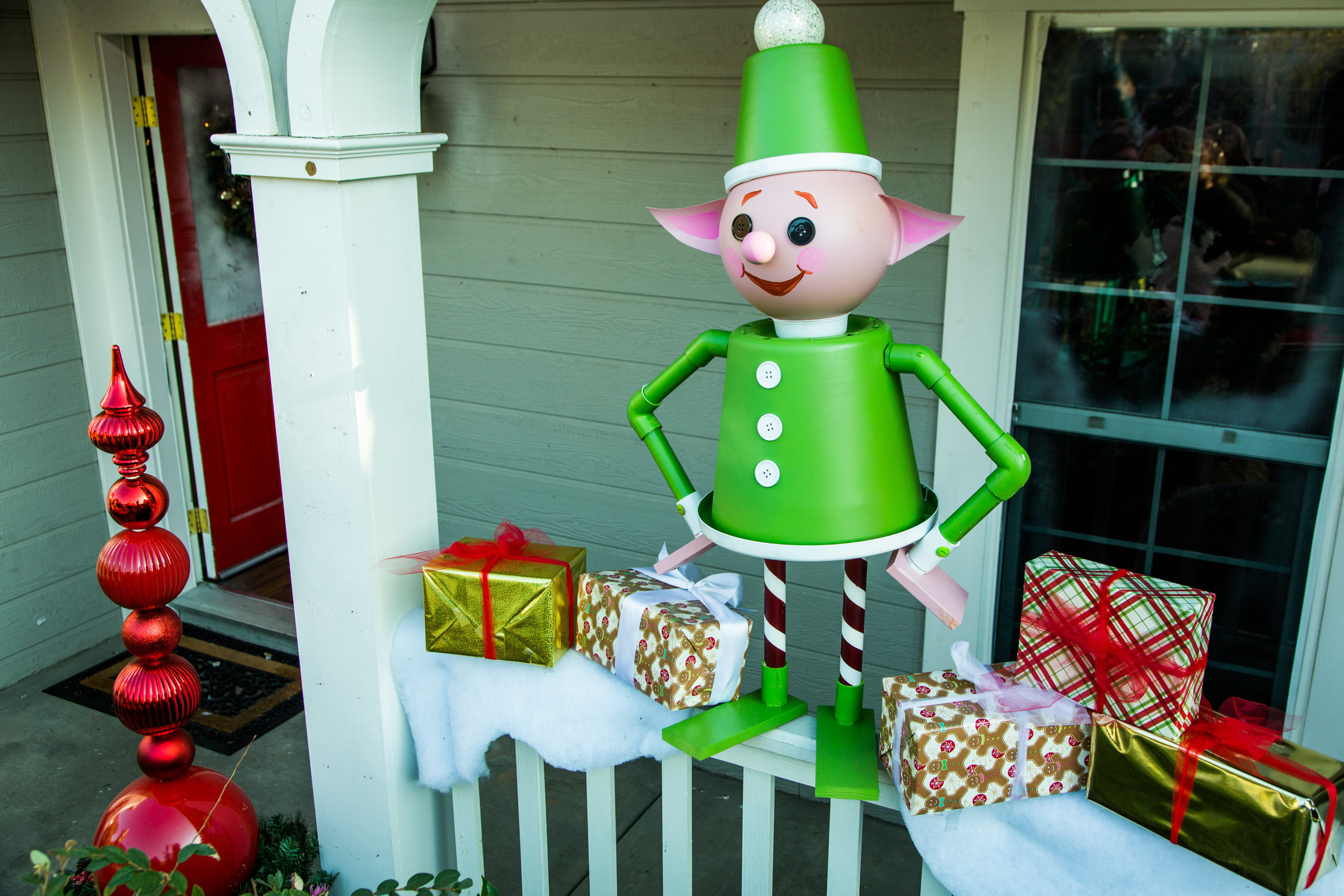 DIY Christmas Lawn Decorations
 DIY Lawn Elves Home & Family