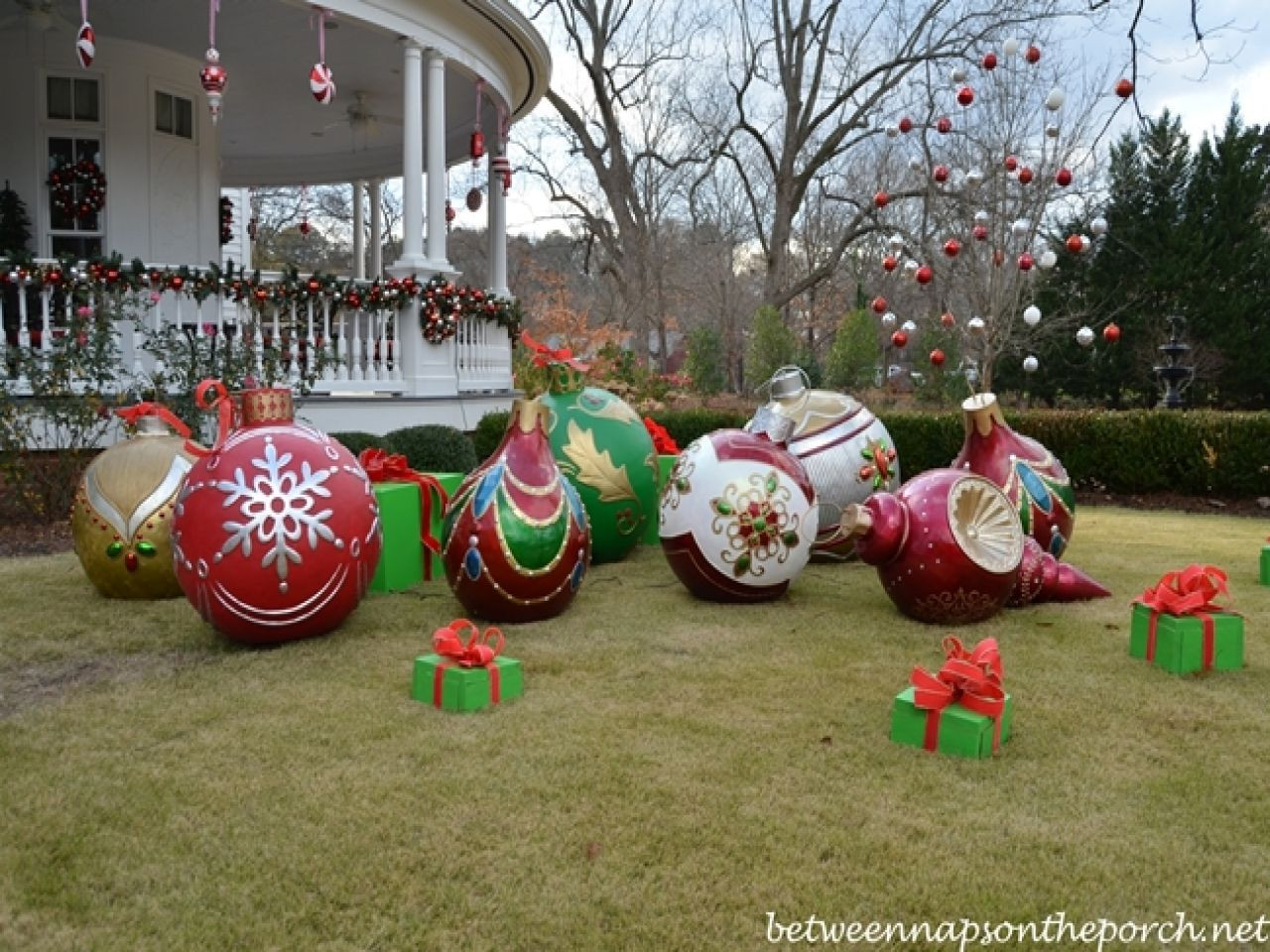 DIY Christmas Lawn Decorations
 diy outdoor christmas decorations big christmas ornaments