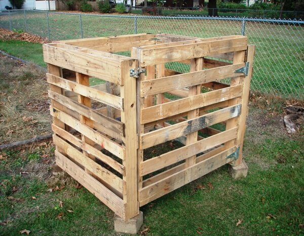 DIY Compost Bin Wood
 How to Build a post Bin out of Wooden Pallets