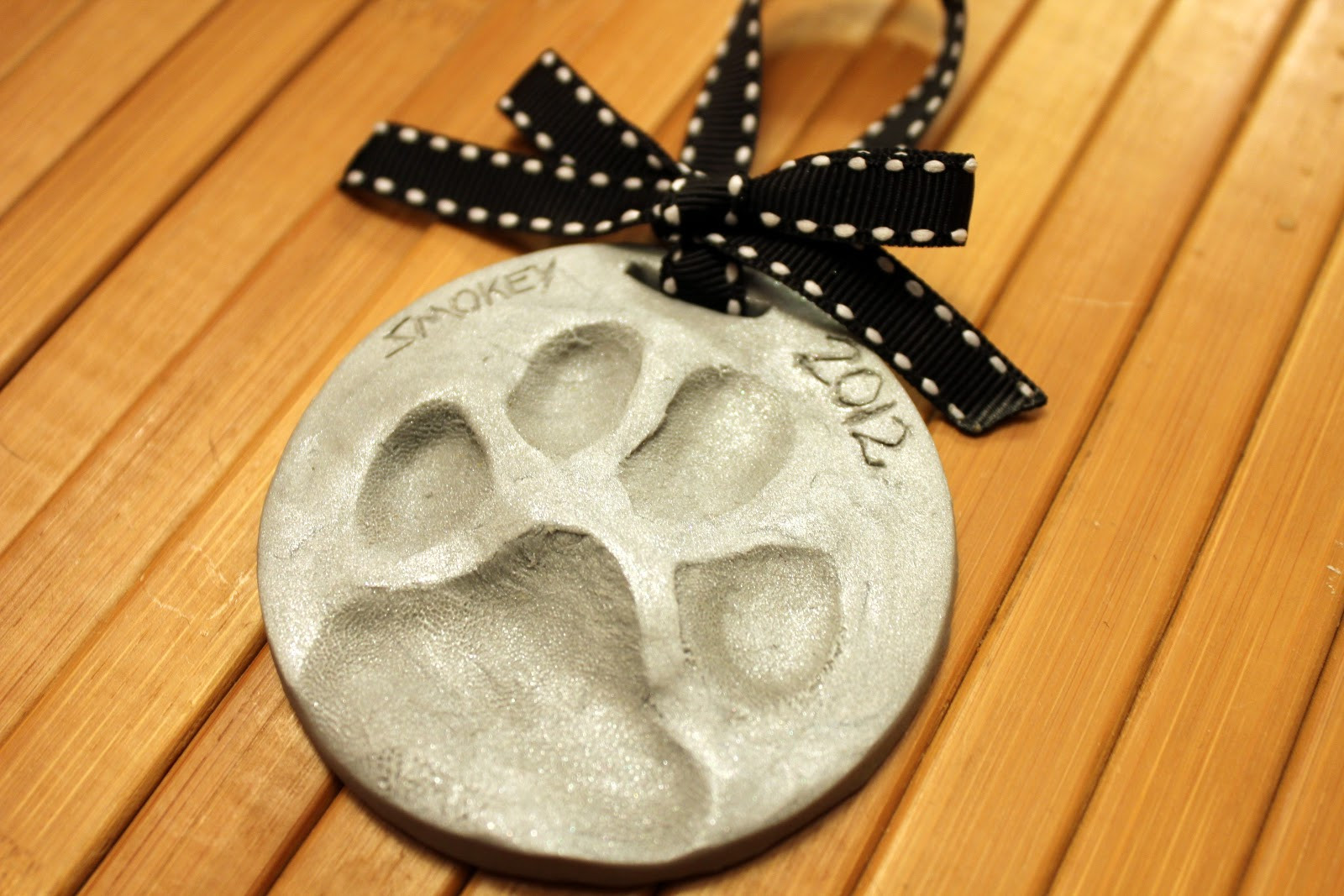 DIY Dog Paw Print Ornament
 homevolution Dog and cat  paw print ornaments