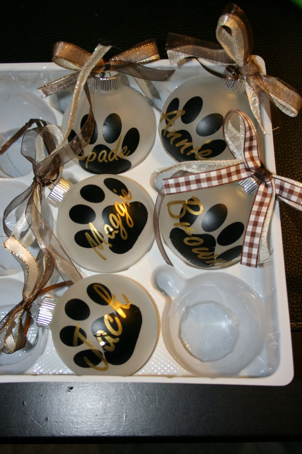 DIY Dog Paw Print Ornament
 Custom paw print with your pets name frosted glass