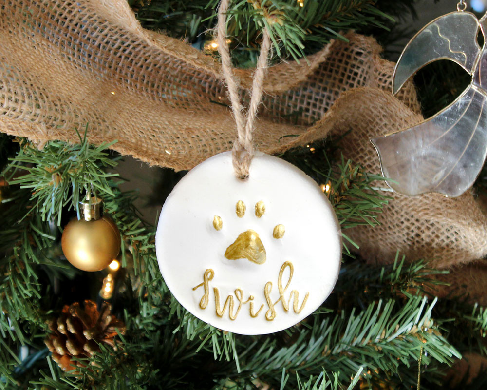 DIY Dog Paw Print Ornament
 365 Designs Pet t basket with personalized all natural