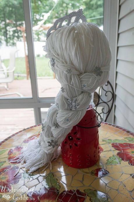 DIY Elsa Hair
 Elsa yarn hair tutorial