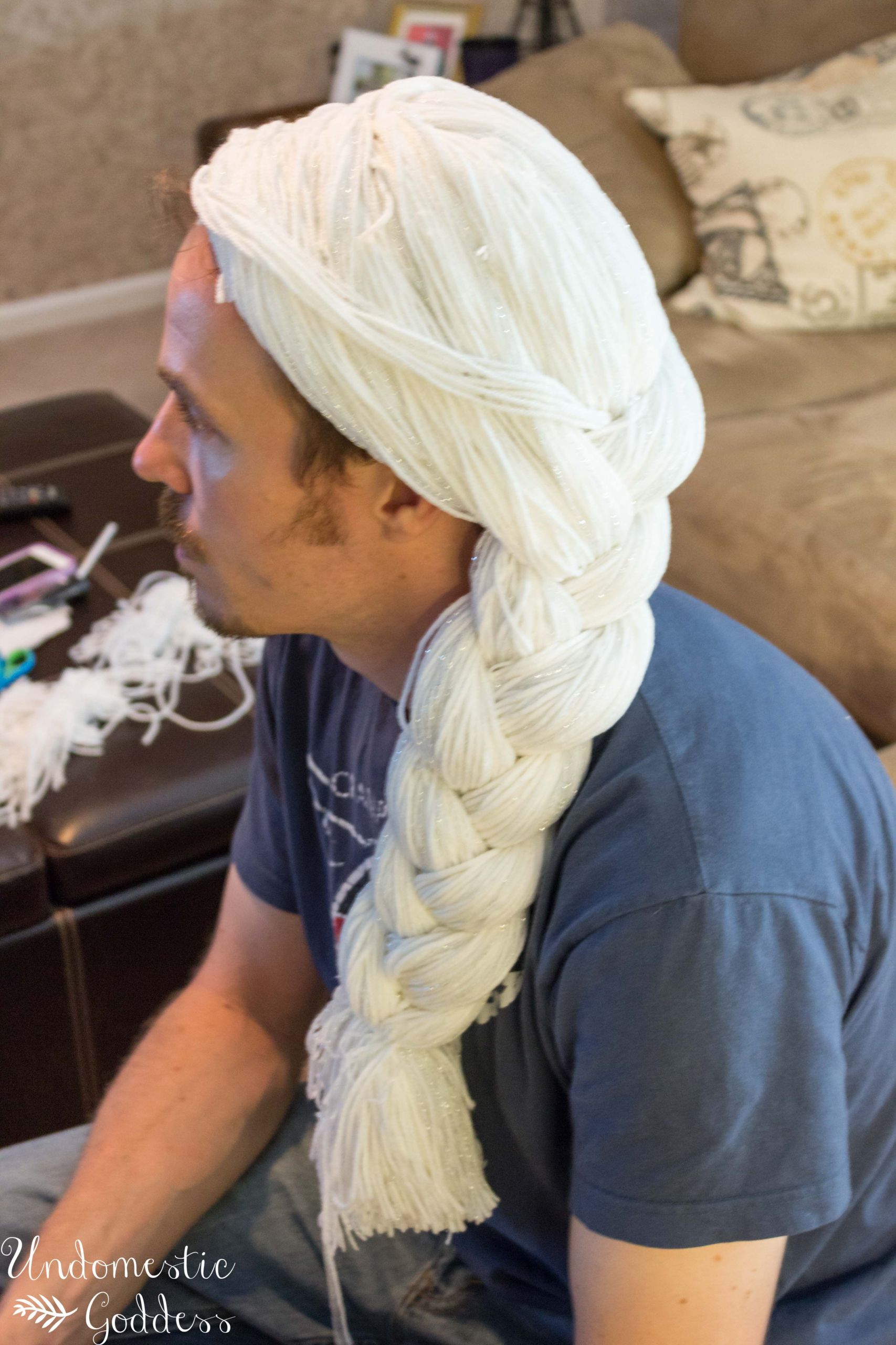 DIY Elsa Hair
 DIY Elsa Frozen Wig from a knit cap and yarn