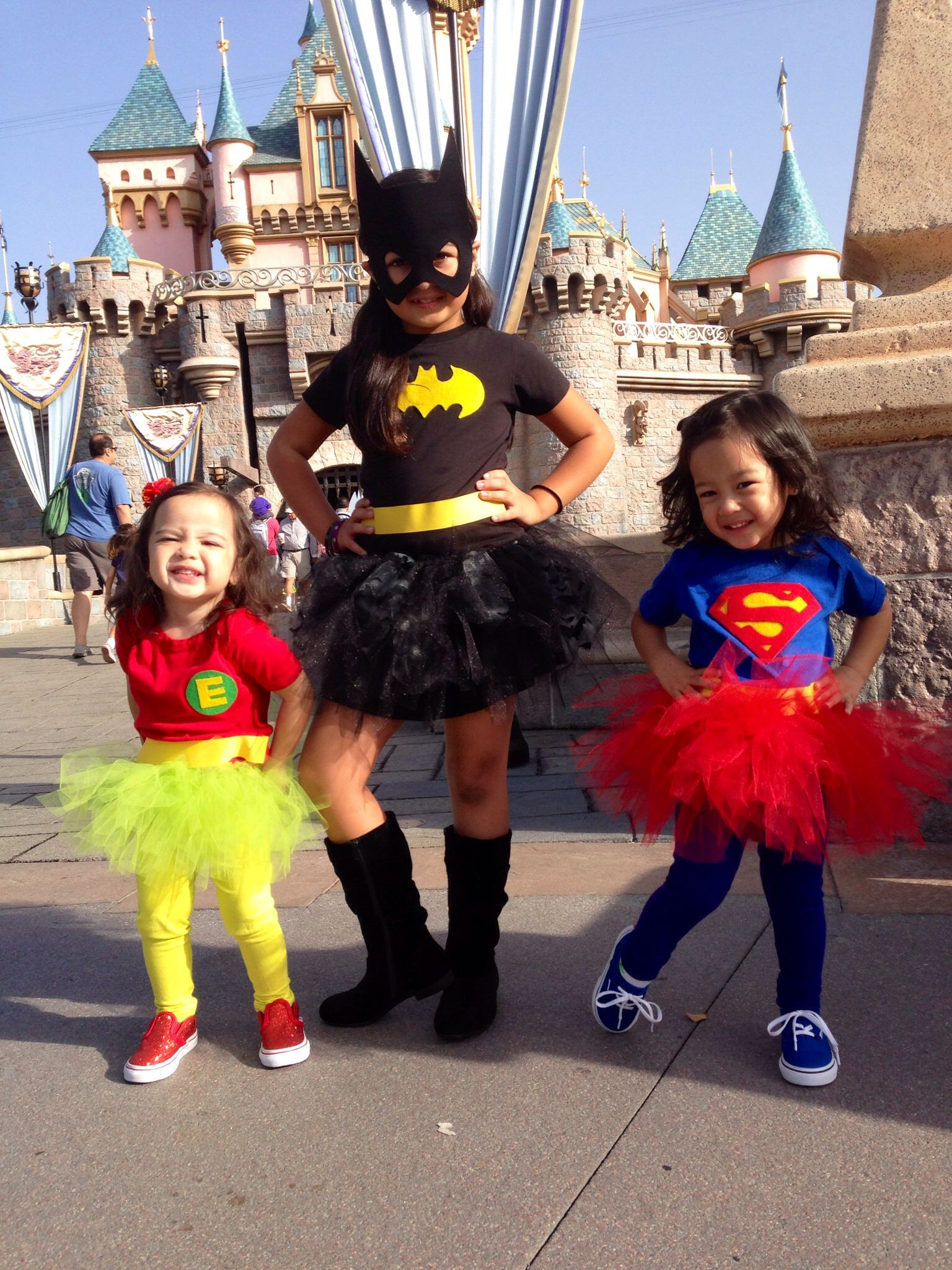 DIY Girls Superhero Costume
 DIY super e costumes Robin Batgirl Supergirl