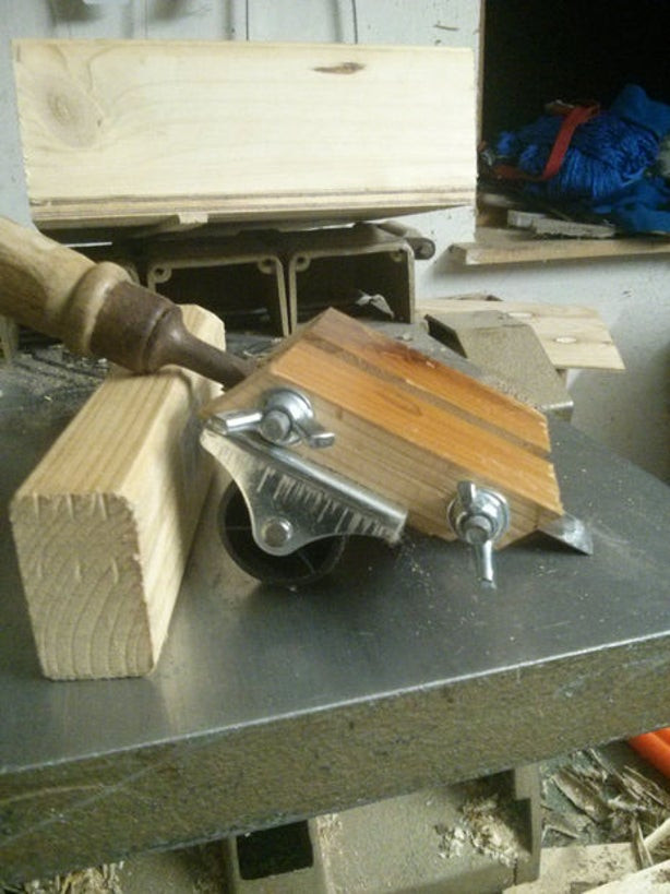 DIY Hand Plane
 DIY sharpening jig for chisels and plane irons