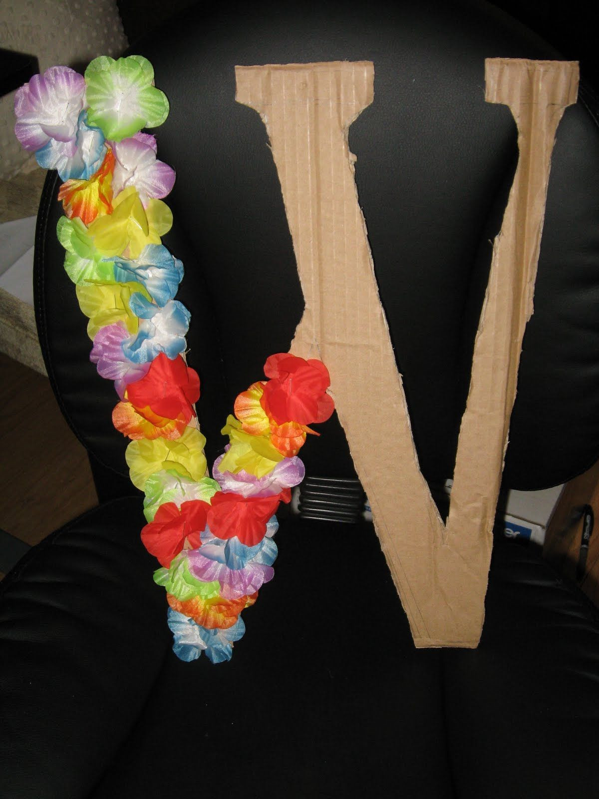 DIY Hawaiian Party Decorations
 diy luau decorations This idea could be used to mark the