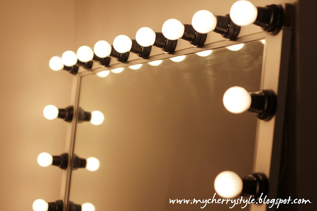 DIY Hollywood Lighted Vanity Mirror
 DIY Hollywood style mirror with lights Tutorial from