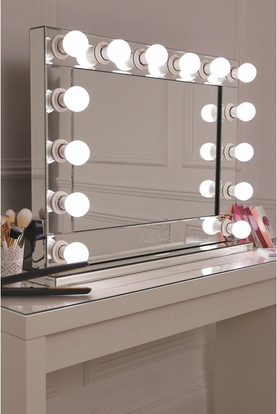 DIY Hollywood Lighted Vanity Mirror
 DIY Vanity Mirror With Lights for Bathroom and Makeup