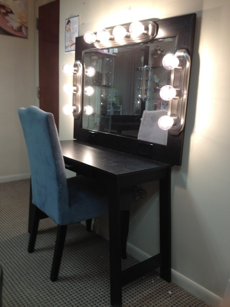 DIY Hollywood Lighted Vanity Mirror
 Vanity mirror diy hollywood mirror with light bulbs diy