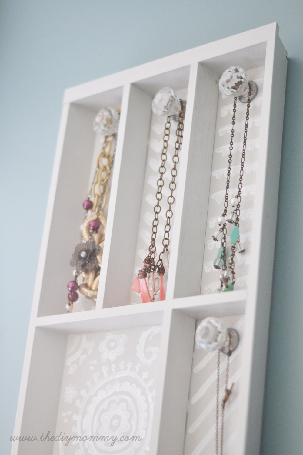DIY Jewelry Rack
 Make a Jewelry Holder from a Cutlery Tray