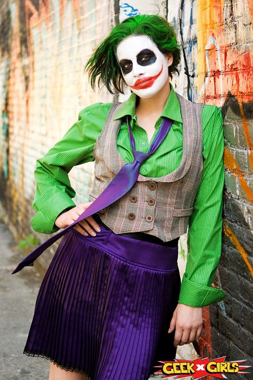 DIY Joker Costume Female
 Female Joker vs Batman Cosplay