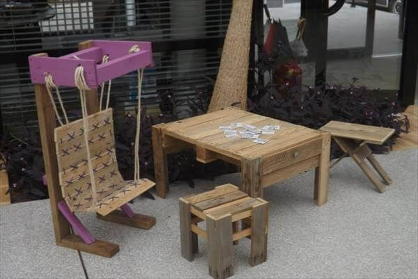 Diy Kids Table And Chairs
 15 DIY Pallet Table and Chairs for Kids