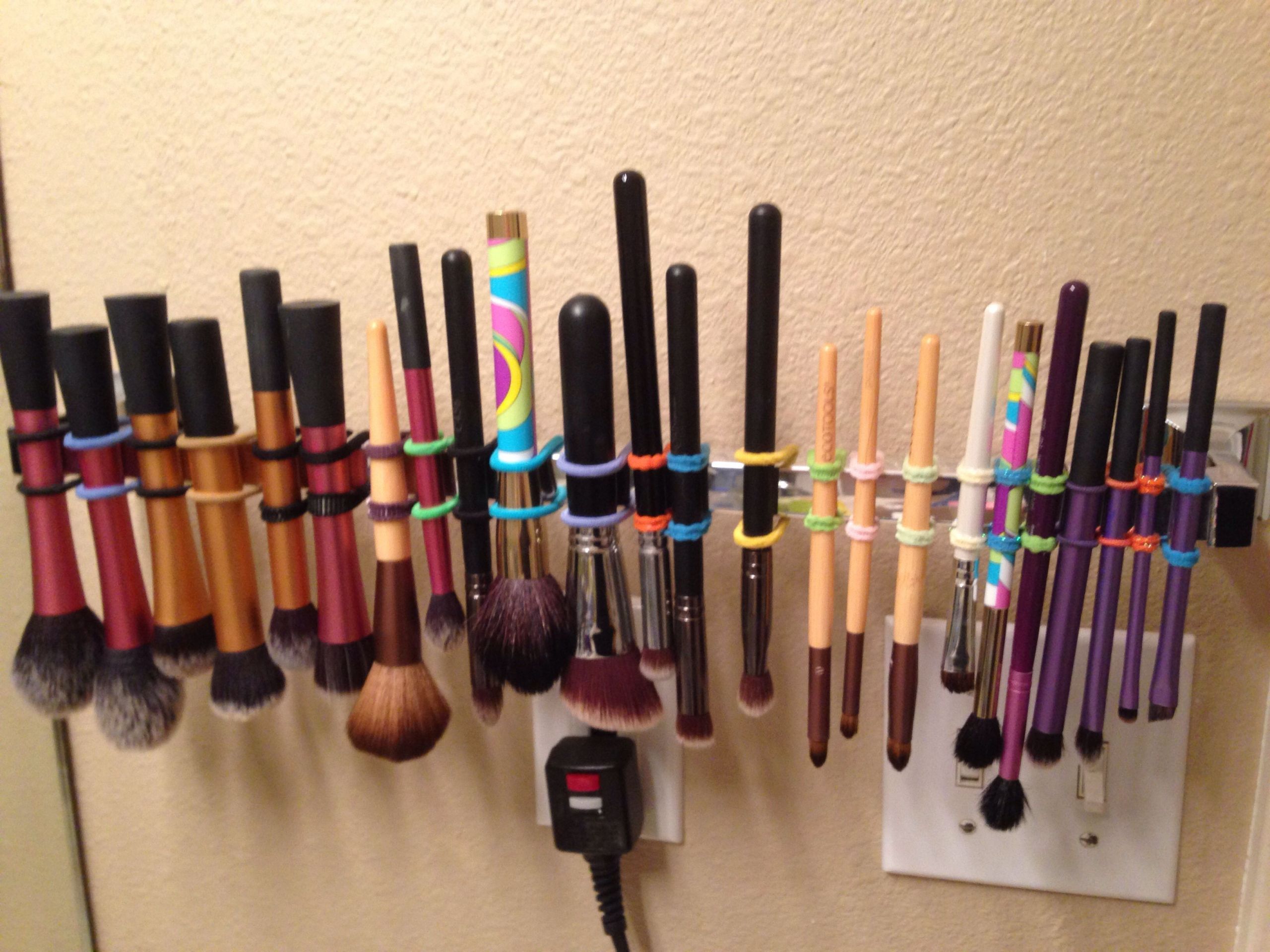 DIY Makeup Brush Drying Rack
 Drying makeup brushes You don t need an expensive drying