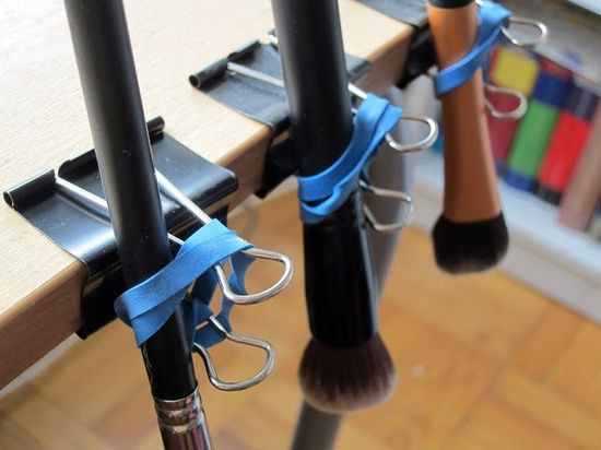 DIY Makeup Brush Drying Rack
 DIY make up brushes drying rack Tips Pinterest