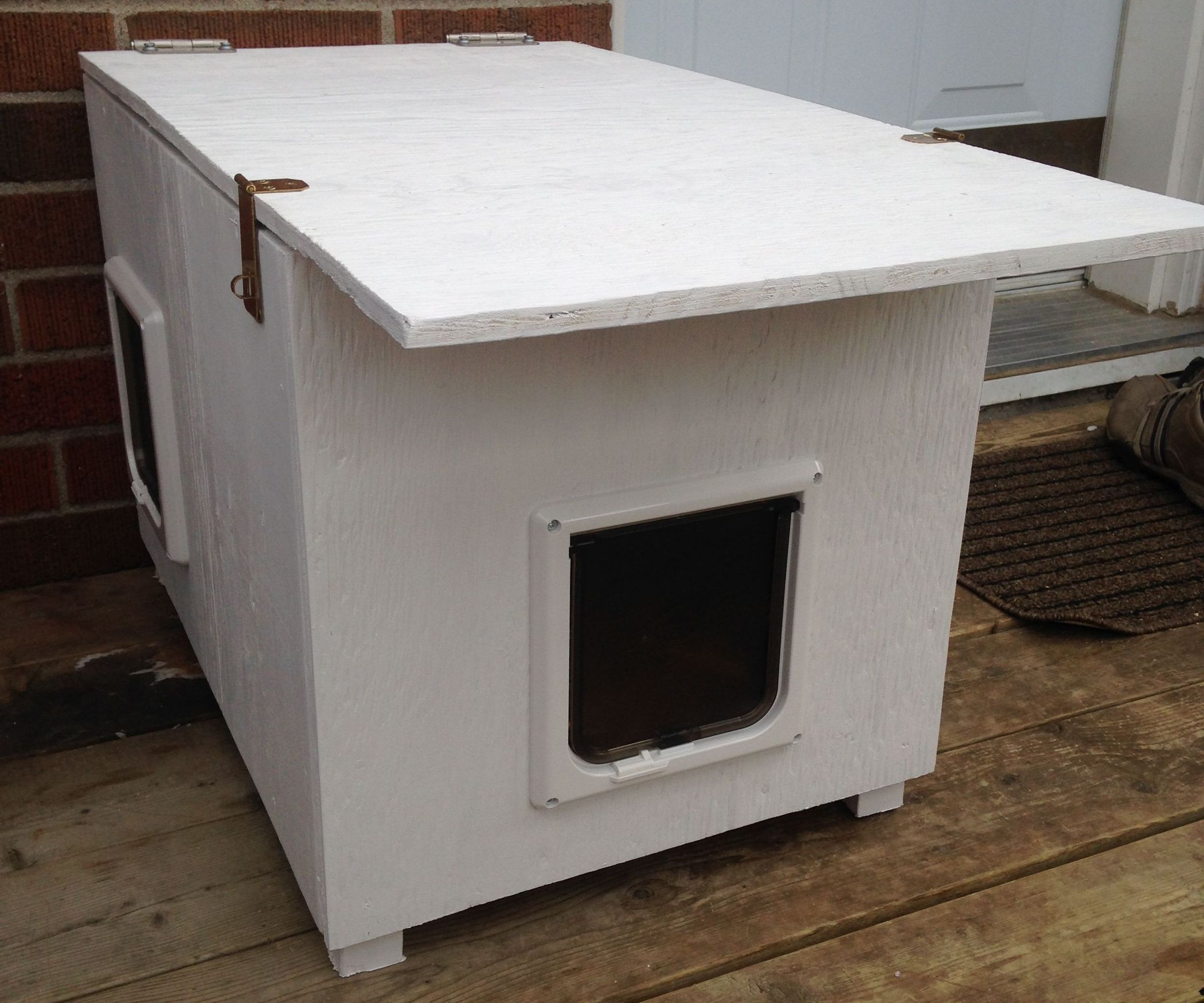 DIY Outdoor Cat Shelter
 Cat House for the Winter and for Feral cats 9