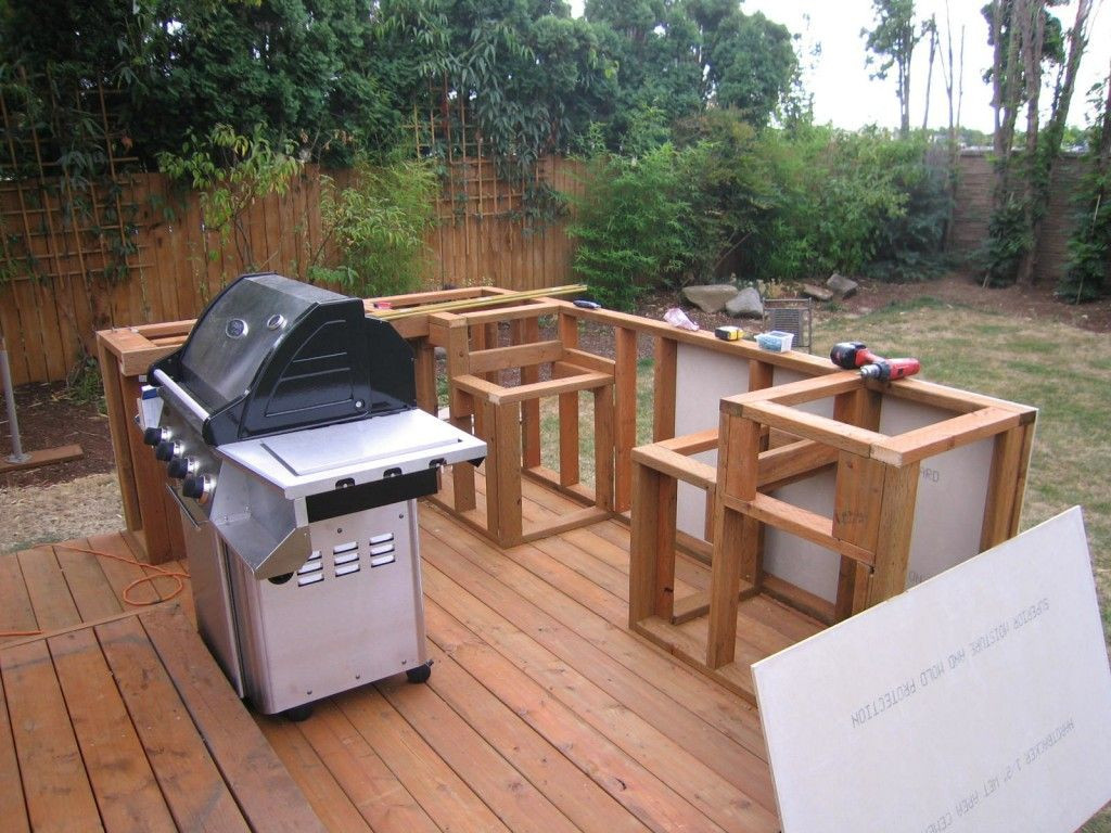 DIY Outdoor Grill Island
 How to Build an Outdoor Kitchen and BBQ Island