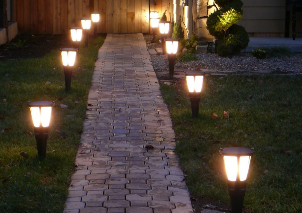 DIY Outdoor Lighting Without Electricity
 Outside lighting guide and solar lighting ideas