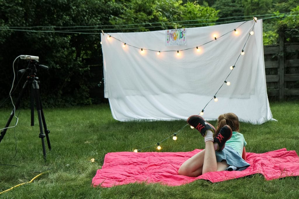 DIY Outdoor Movie Theater
 DIY Outdoor Theater MomAdvice