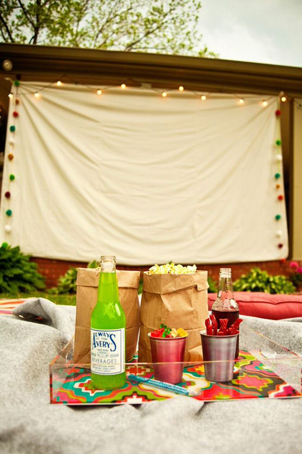 DIY Outdoor Movie Theater
 7 Easy Tips For Backyard Movie Theater
