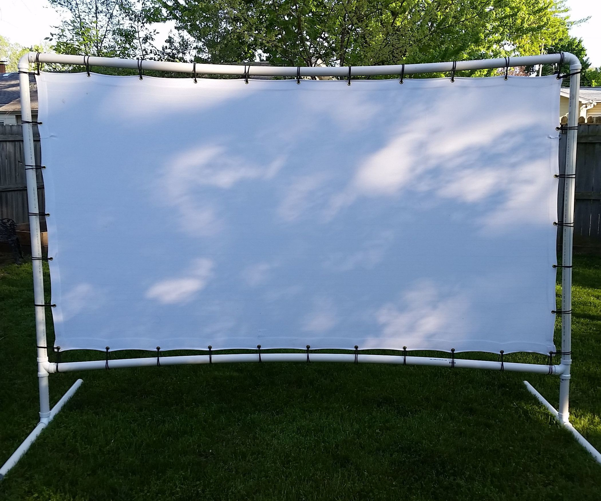 DIY Outdoor Projector Screens
 Backyard Movie Screen