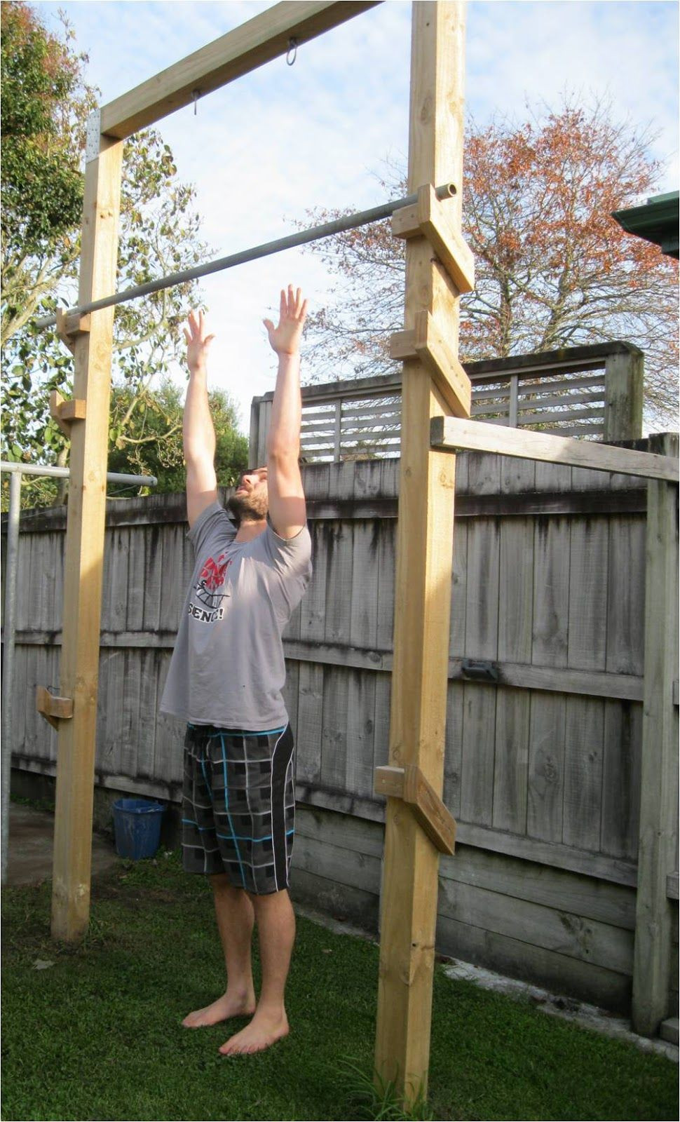 DIY Outdoor Pull Up Bar
 Back To Primal Pull up frame