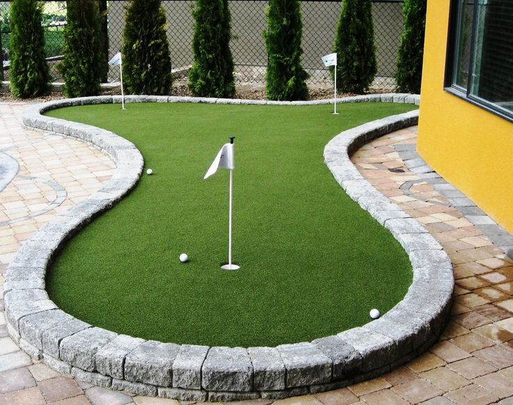 DIY Outdoor Putting Green
 Practice your putting skills with backyard SYNLawn