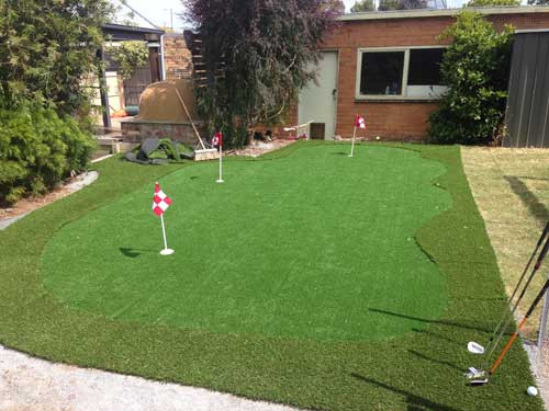 DIY Outdoor Putting Green
 [Case Study] A backyard DIY synthetic golf green