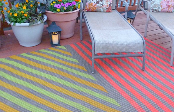 DIY Outdoor Rug
 10 Affordable Outdoor DIY Projects