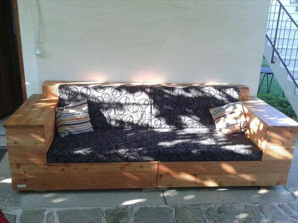DIY Outdoor Sofa Cushions
 DIY Pallet Outdoor Sofa with Cushion