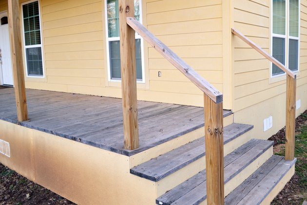 DIY Outdoor Stairs
 Do it Yourself Exterior Stair Railing