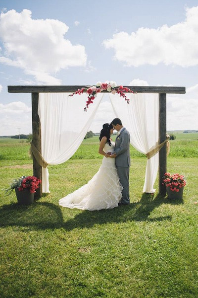 DIY Outdoor Wedding
 11 Beautiful DIY Wedding Arches