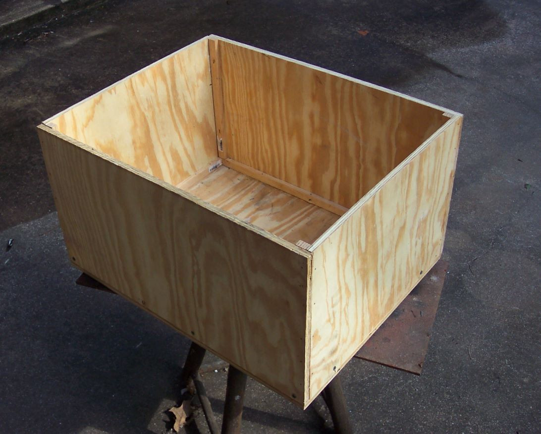 DIY Plywood Box
 Plywood planter box
