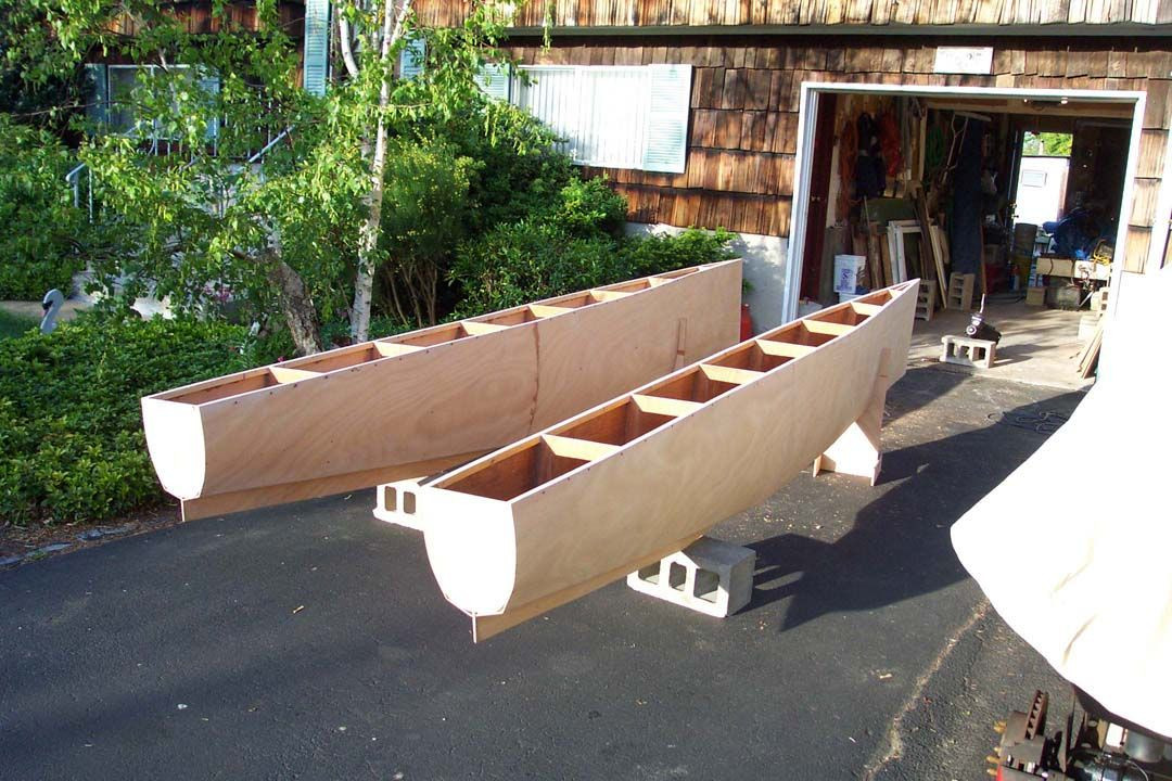 Deck Boat vs. Pontoon Boat