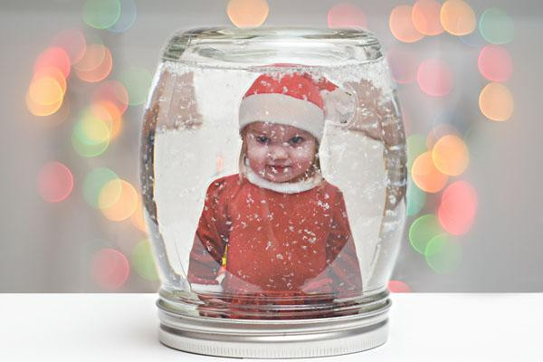 DIY Snow Globe For Kids
 DIY photo snow globe in a jar