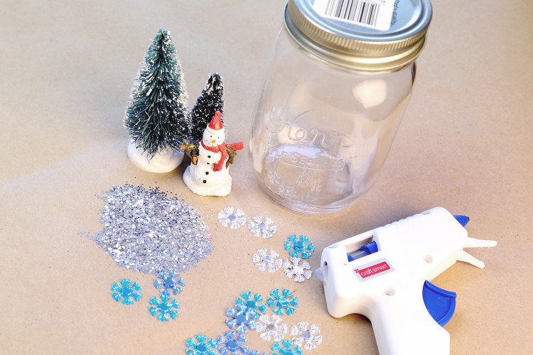 DIY Snow Globe For Kids
 DIY How To Make Mason Jar Snow Globes Simplemost