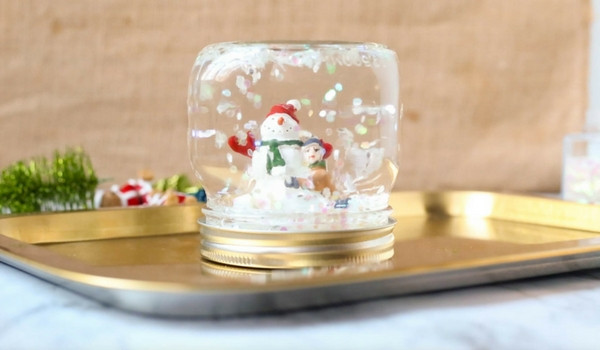 DIY Snow Globe For Kids
 DIY Snow Globes with Video ⋆ Sugar Spice and Glitter