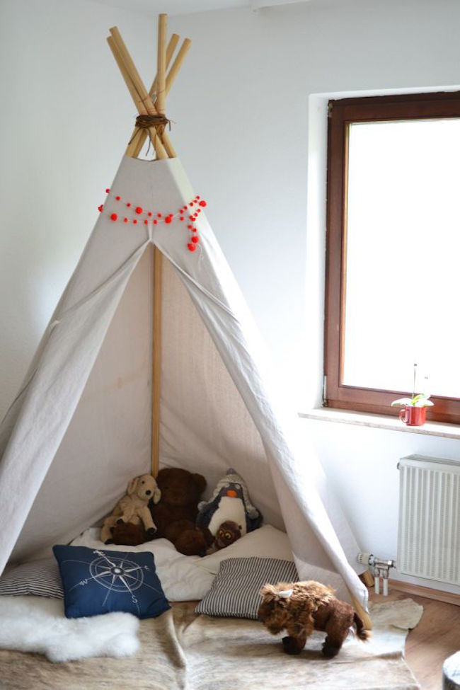 DIY Toddler Teepee
 15 Whimsical Teepee Reading Nooks for Kids