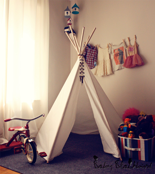 DIY Toddler Teepee
 15 DIY Teepees and Play Tents Your Kids Will Spend All