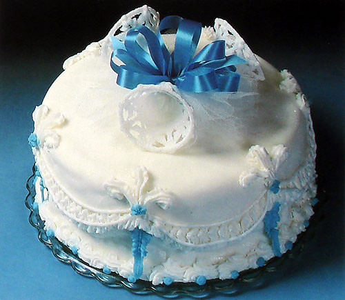 Easy Wedding Cake Recipe
 Decorate a Simple Wedding Cake with Recipe