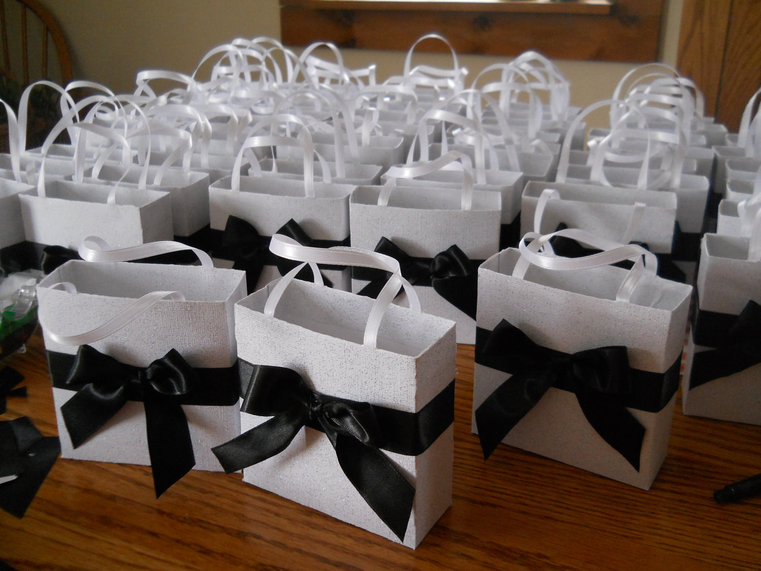 Elegant Wedding Gifts
 80 Elegant black and white wedding party favor t bags