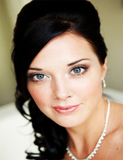 Elegant Wedding Makeup
 elegant bridal makeup idea for women planning a new year
