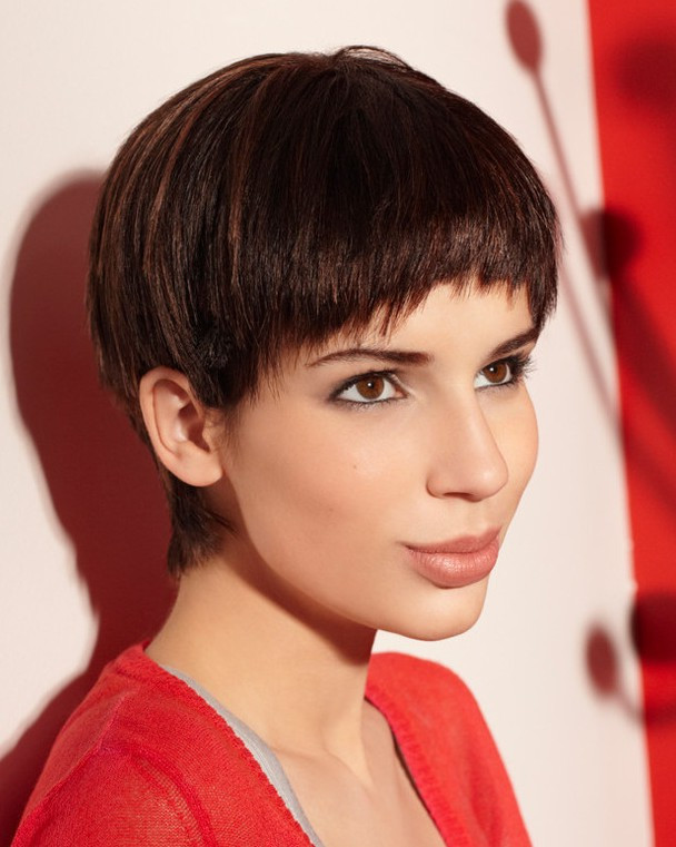 Female Bowl Haircuts
 Cute Short Bowl Haircut for Women – Short Cut with Bangs