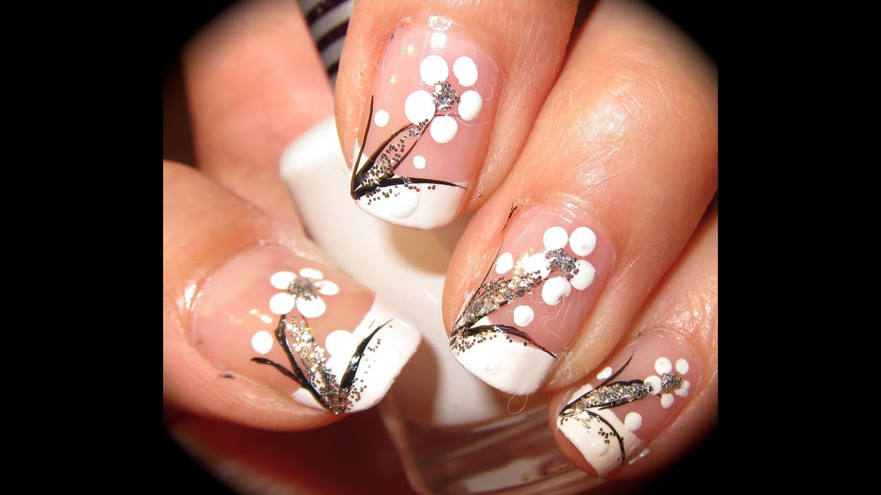 Flower Nail Designs
 Spring Black and White Flower Nail Tutorial